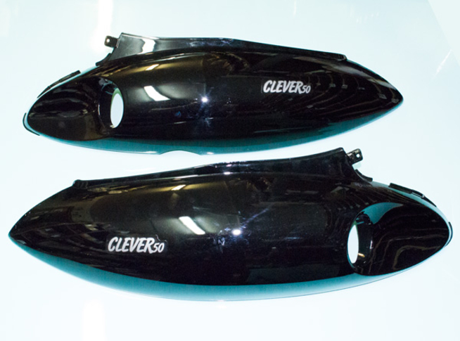 Обтекатели седла скутер Clever 50 (левый и правый, черный пластик, 3-II-1304001 / 2)