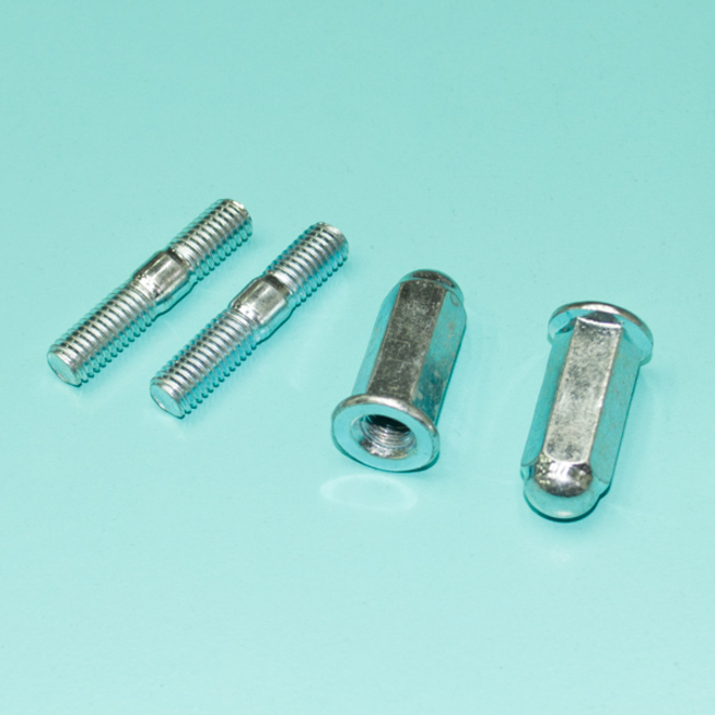 Гайки и шпильки глушителя мото (М8 х 1.25 x 40 x колпачок h32 мм., 2 шт.)