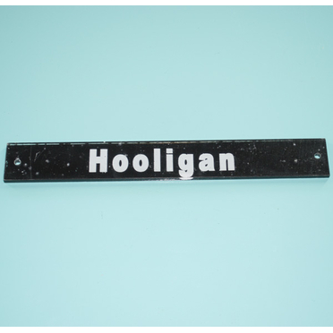 Эмблема бардачка HOOLIGAN Иж (черная, ровный шрифт)