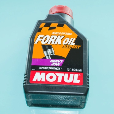 Масло вилочное MOTUL FORKOIL Expert HEAVY 20W (1 л.)