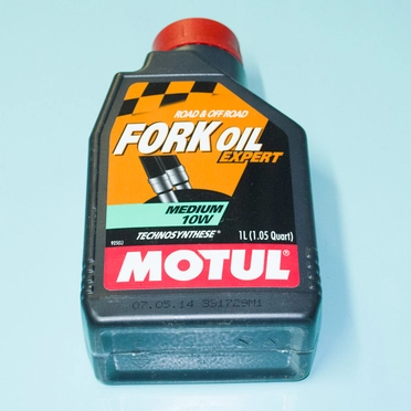 Масло вилочное MOTUL FORKOIL Expert MEDIUM 10W (1 л.)