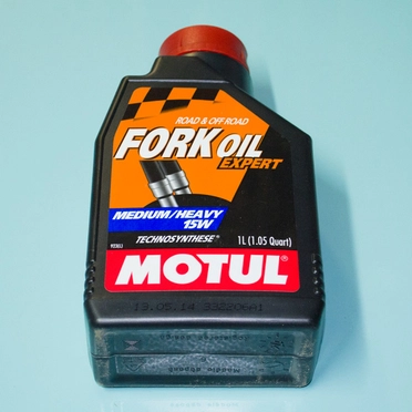 Масло вилочное MOTUL FORKOIL Expert MEDIUM / HEAVY 15W (1 л.)