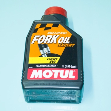 Масло вилочное MOTUL FORKOIL Expert Light 5W (1 л.)