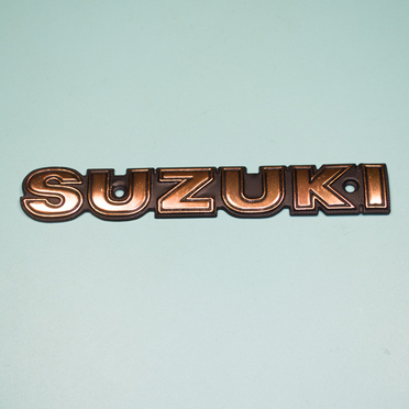 Эмблема Сузуки (металлическая, объемная, 160 х 24 мм.)